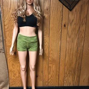 Short Alo Yoga Green Size None measurements In the Photos-Good Condition